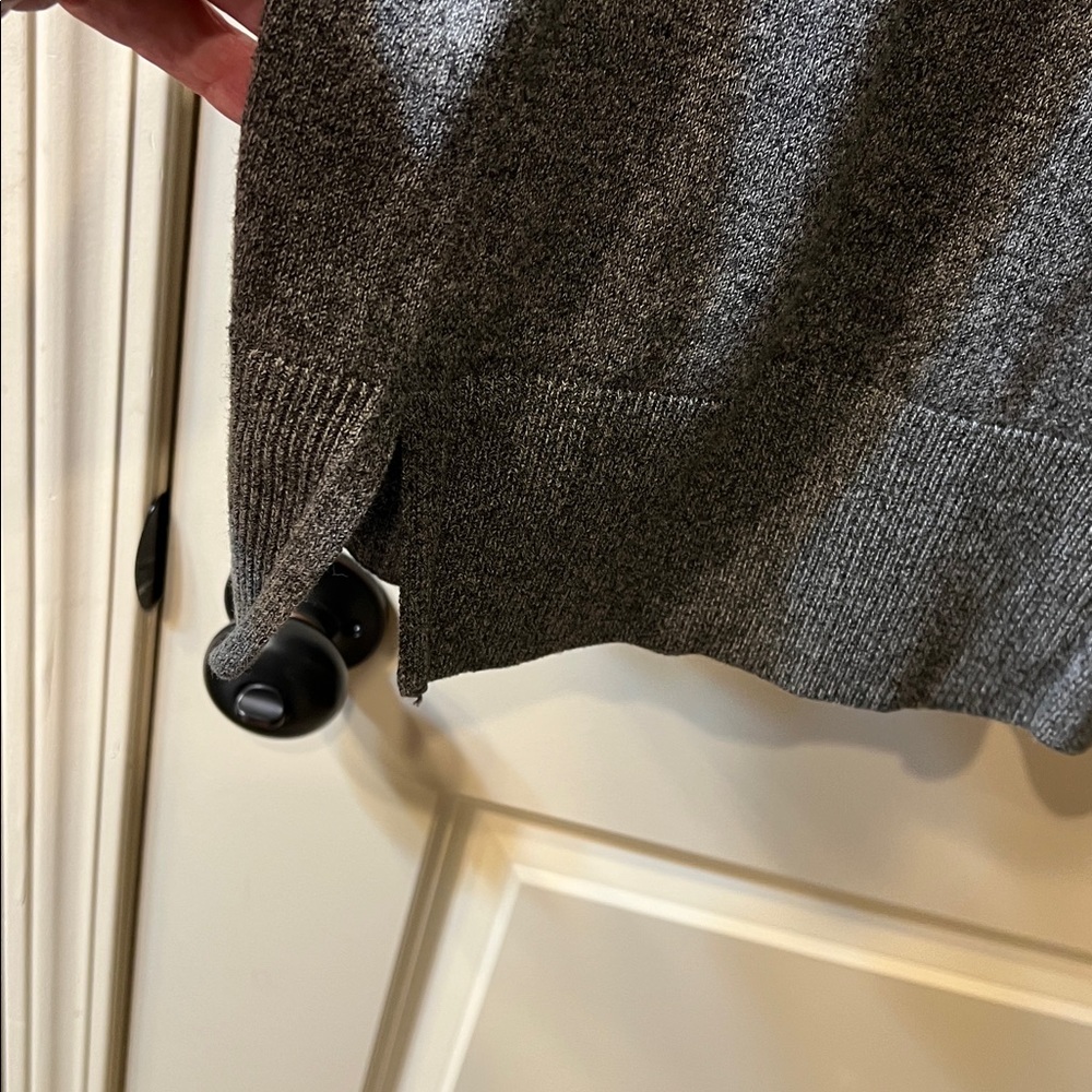 Women's Gray Cardigan. large - Picture 3 of 5
